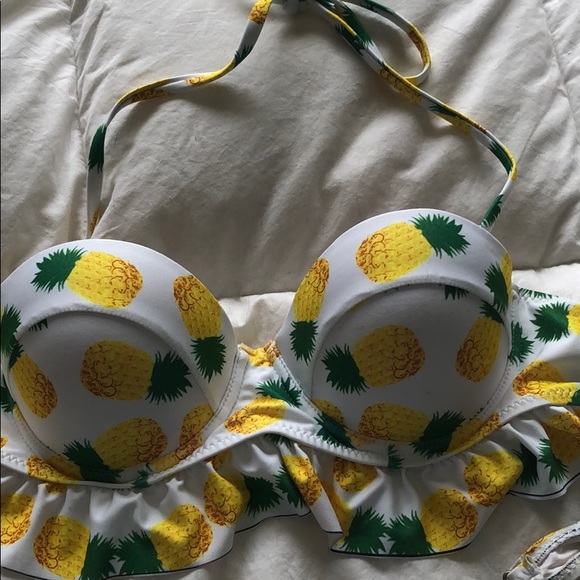 🌻 3/$40 🥳 Host Pick 🥳 Pineapple bikini - Picture 4 of 8